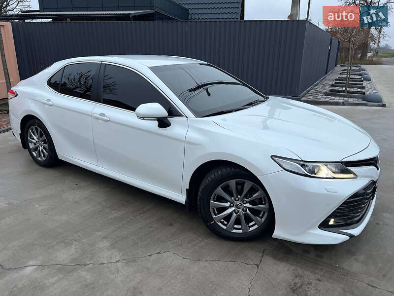 Седан Toyota Camry 2018 в Павлограде