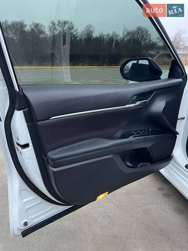 Седан Toyota Camry 2018 в Павлограде