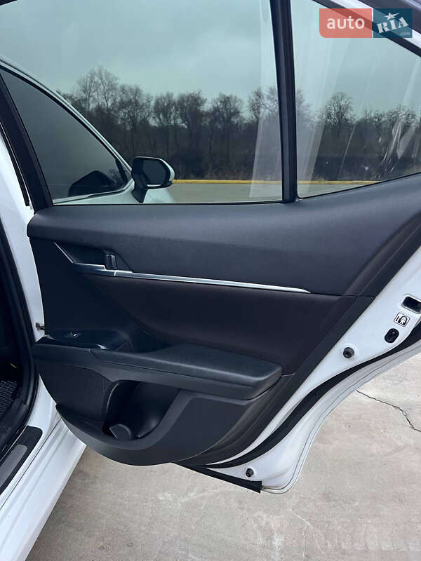 Седан Toyota Camry 2018 в Павлограде