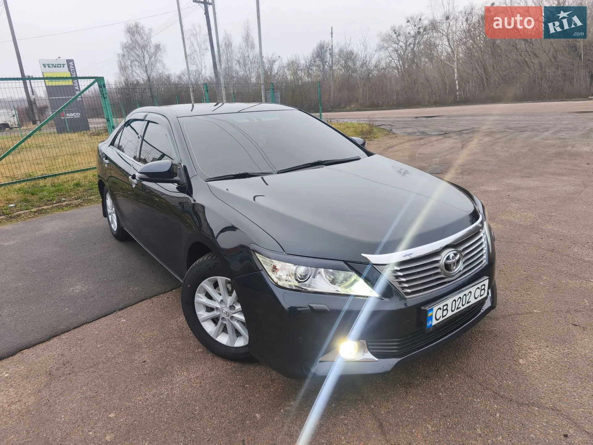 2011 Toyota Camry - фото 1