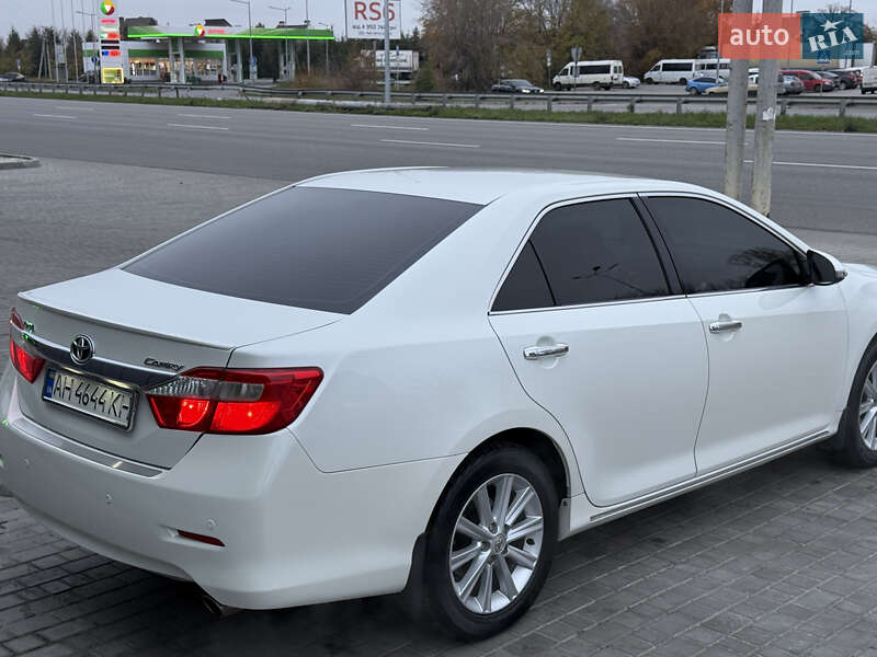 Седан Toyota Camry 2012 в Дніпрі