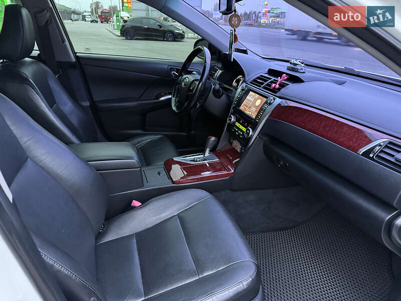 Седан Toyota Camry 2012 в Дніпрі