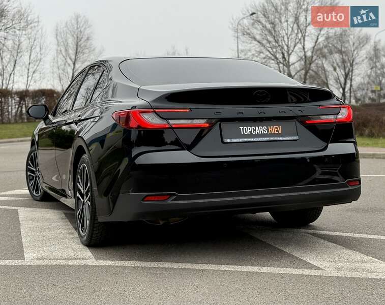 Седан Toyota Camry 2024 в Києві
