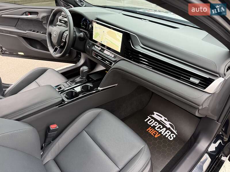 Седан Toyota Camry 2024 в Києві