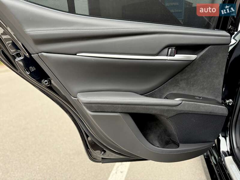 Седан Toyota Camry 2024 в Києві