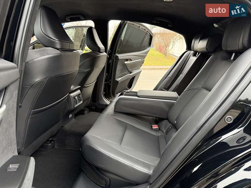 Седан Toyota Camry 2024 в Києві