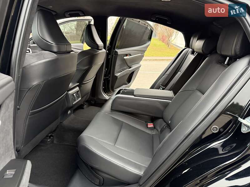 Седан Toyota Camry 2024 в Києві