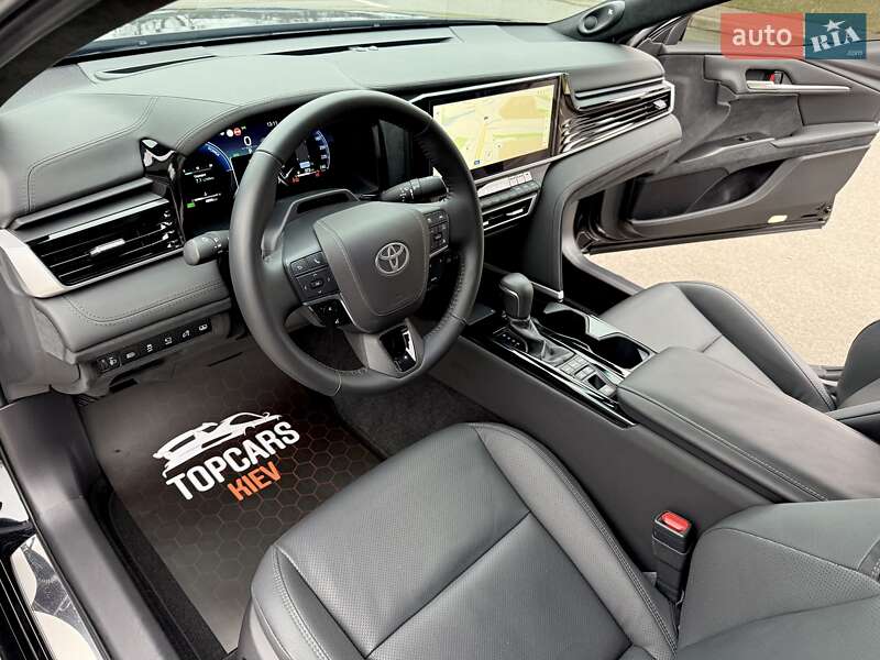 Седан Toyota Camry 2024 в Києві