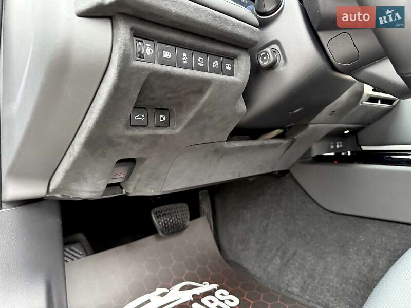 Седан Toyota Camry 2024 в Києві