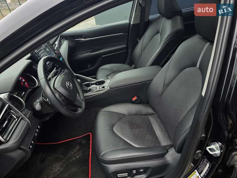 Седан Toyota Camry 2022 в Тернополі