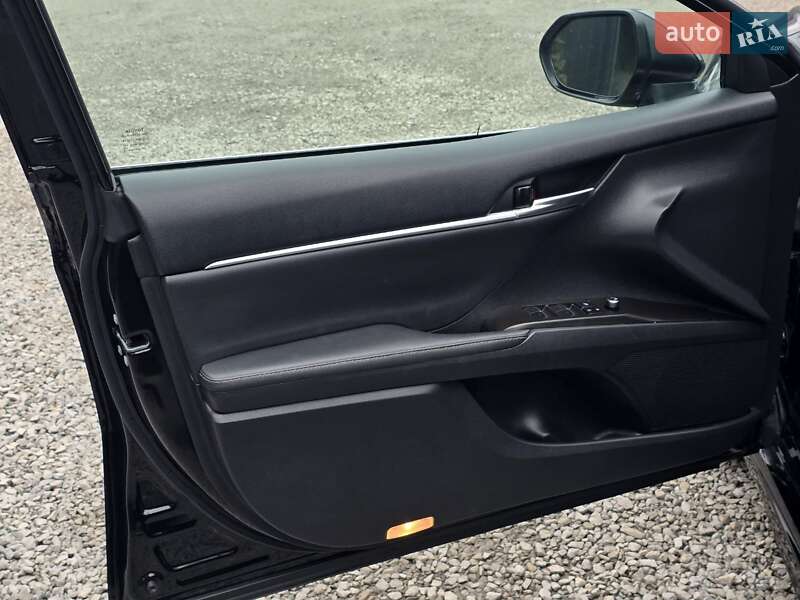 Седан Toyota Camry 2022 в Тернополі