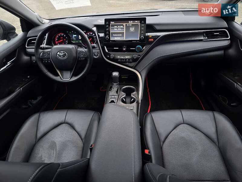 Седан Toyota Camry 2022 в Тернополі