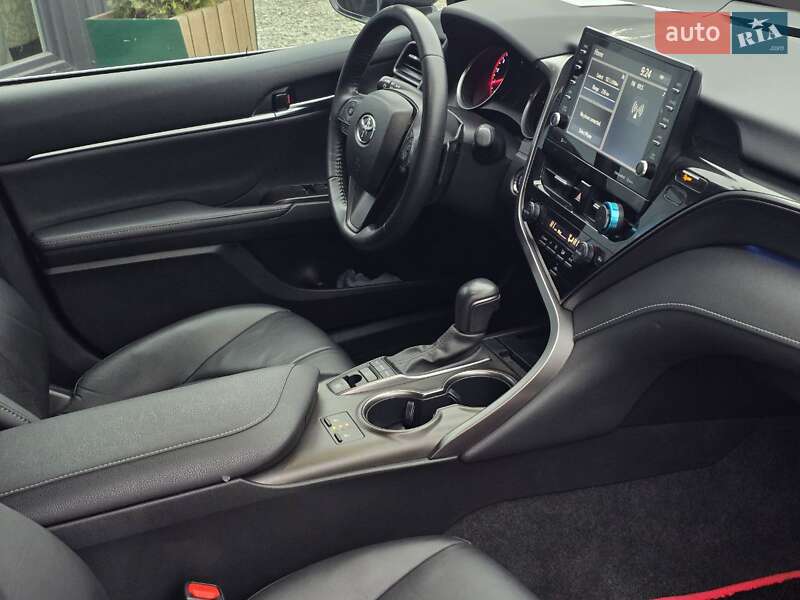 Седан Toyota Camry 2022 в Тернополі