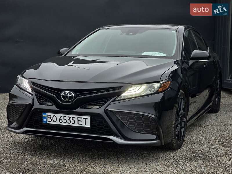 Седан Toyota Camry 2022 в Тернополі