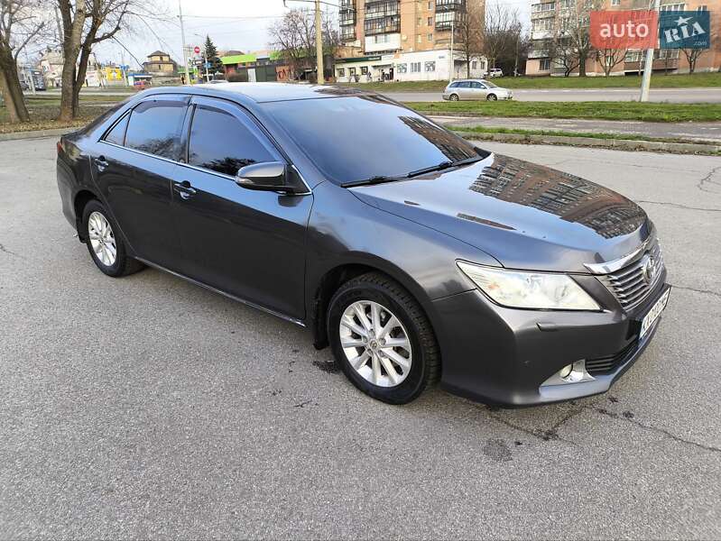 Седан Toyota Camry 2014 в Харкові