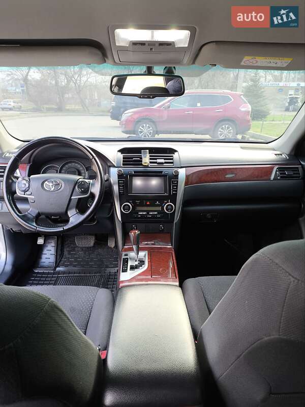 Седан Toyota Camry 2014 в Харкові