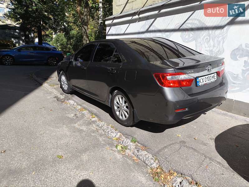 Седан Toyota Camry 2014 в Харкові