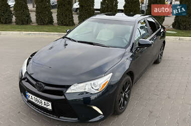 Седан Toyota Camry 2016 в Киеве