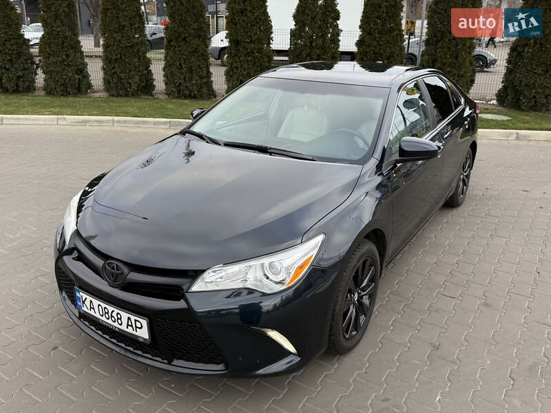 Седан Toyota Camry 2016 в Києві