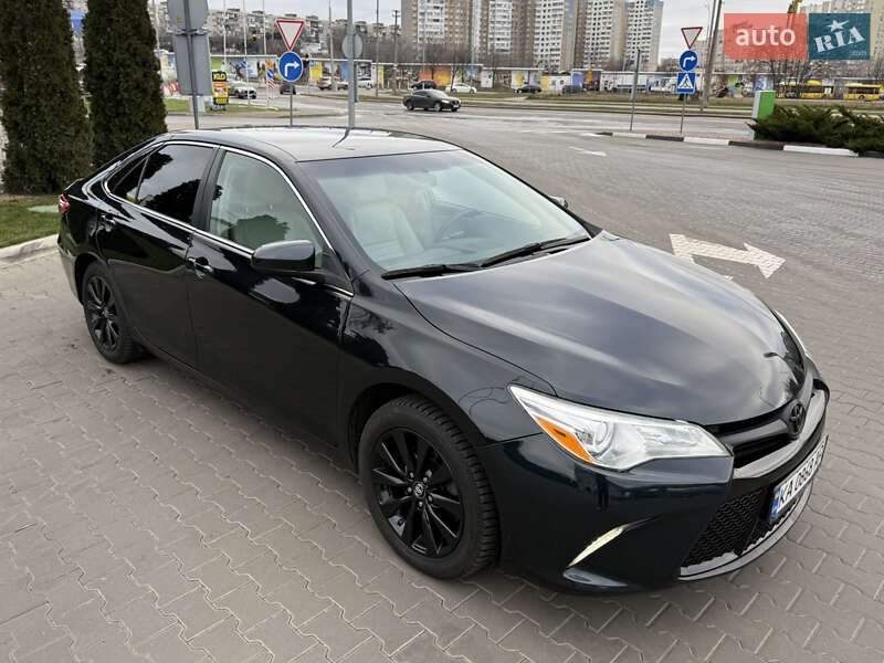Седан Toyota Camry 2016 в Києві