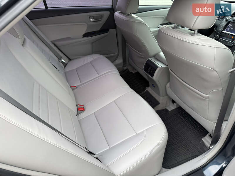 Седан Toyota Camry 2016 в Києві