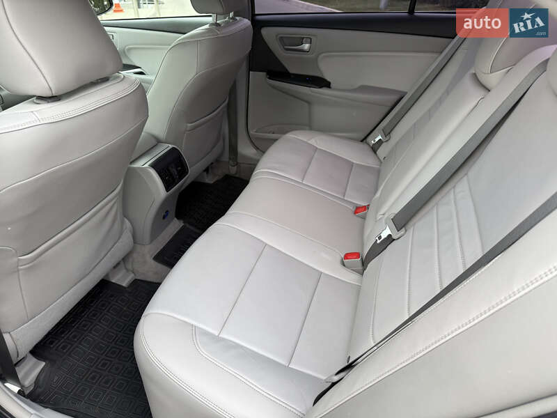 Седан Toyota Camry 2016 в Києві