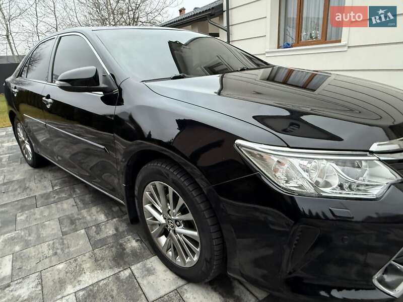 Седан Toyota Camry 2017 в Ивано-Франковске