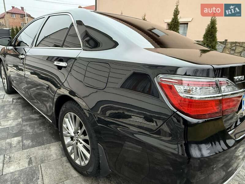 Седан Toyota Camry 2017 в Ивано-Франковске