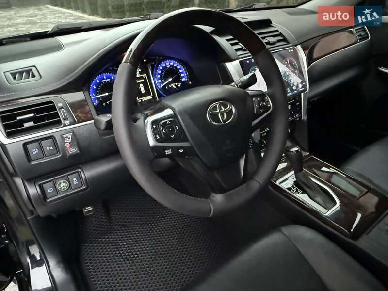 Седан Toyota Camry 2017 в Ивано-Франковске