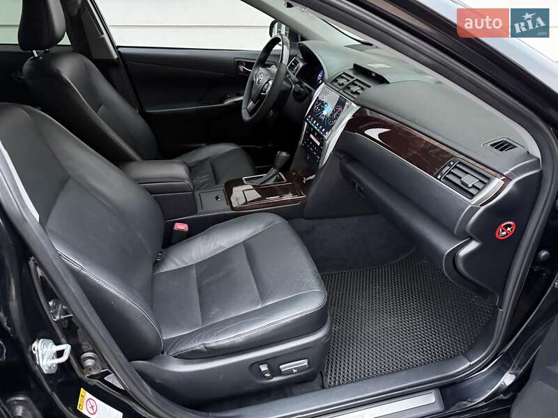 Седан Toyota Camry 2017 в Ивано-Франковске