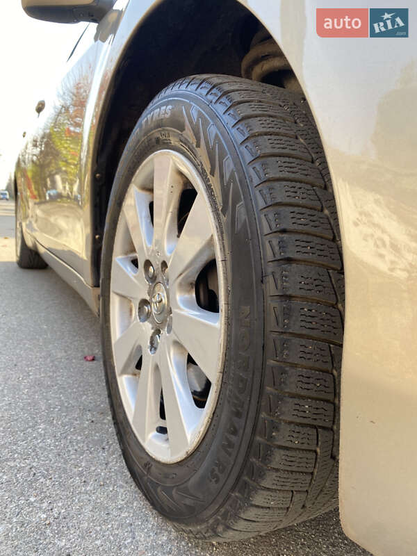 Седан Toyota Camry 2008 в Киеве