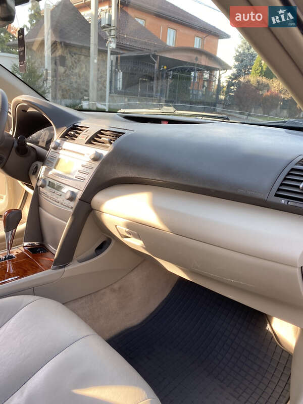 Седан Toyota Camry 2008 в Киеве