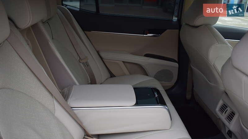 Седан Toyota Camry 2023 в Житомирі