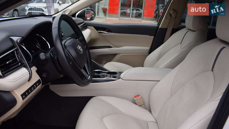 Седан Toyota Camry 2023 в Житомирі