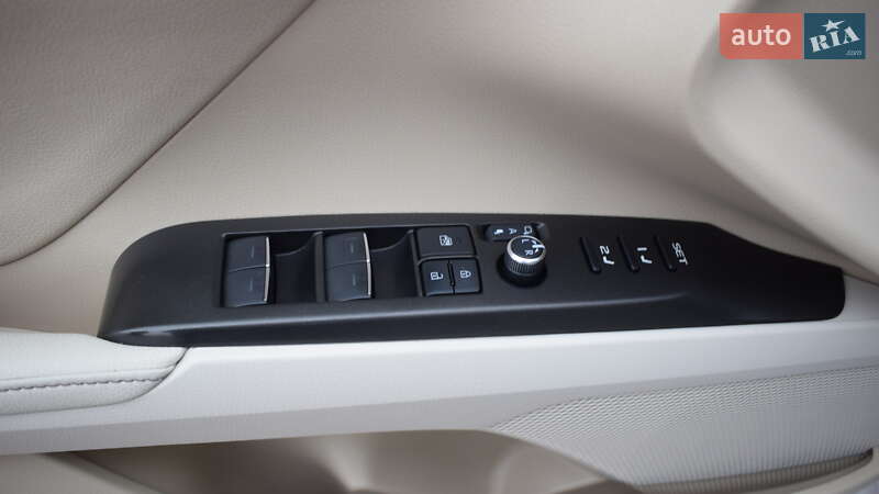 Седан Toyota Camry 2023 в Житомирі