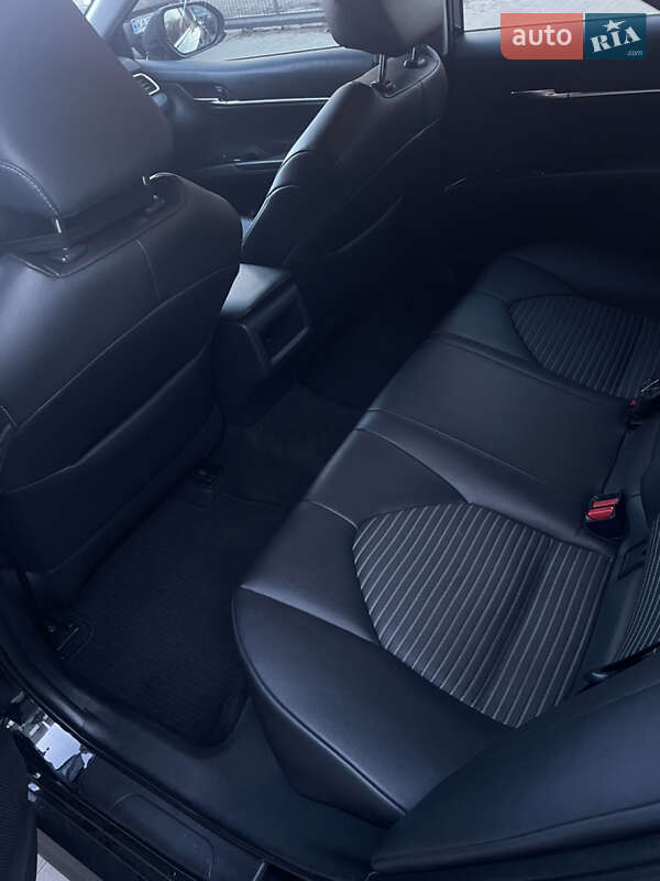 Седан Toyota Camry 2017 в Києві