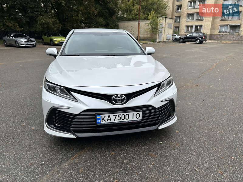 Седан Toyota Camry 2021 в Києві