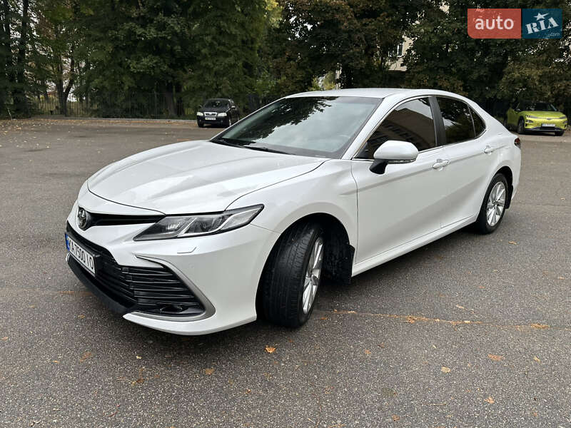 Седан Toyota Camry 2021 в Києві