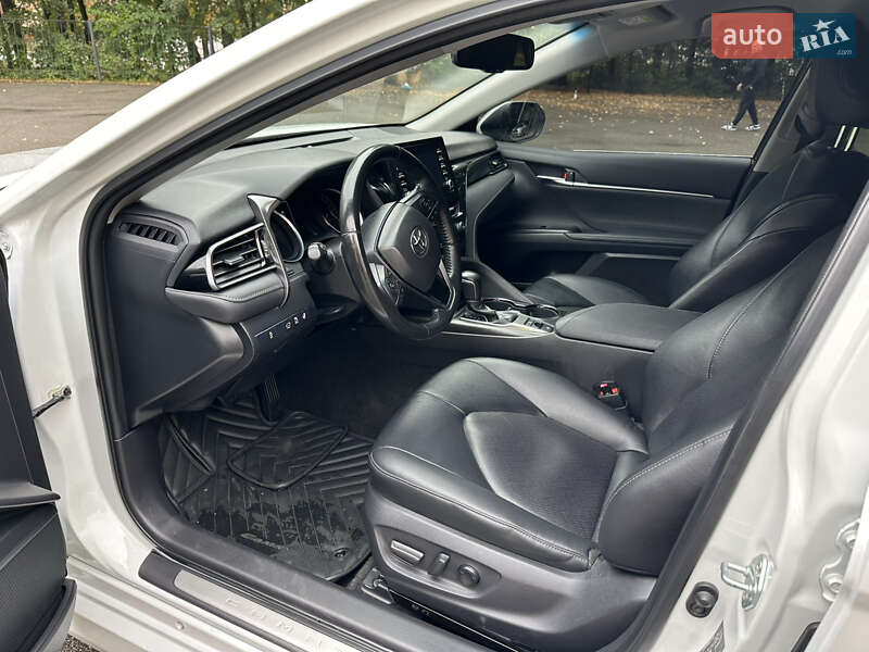 Седан Toyota Camry 2021 в Києві