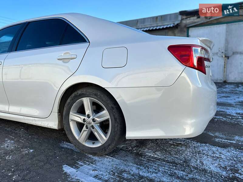 Седан Toyota Camry 2014 в Кам'янському