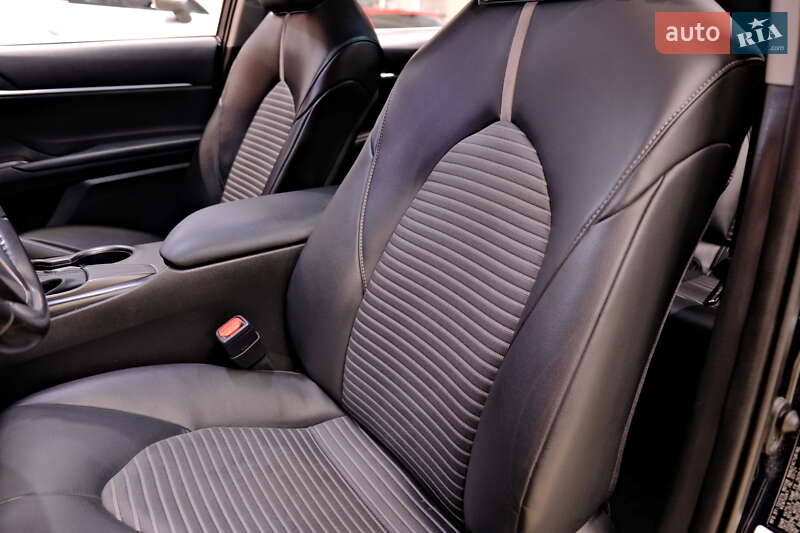 Седан Toyota Camry 2021 в Одесі