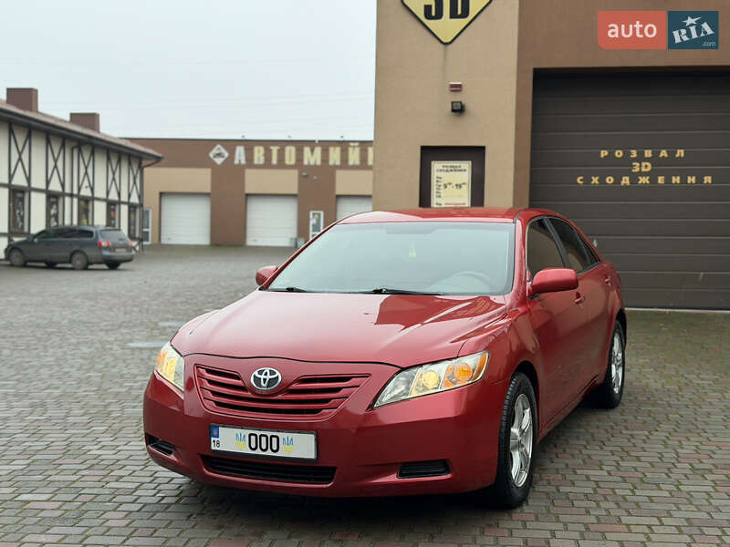 Седан Toyota Camry 2008 в Рівному