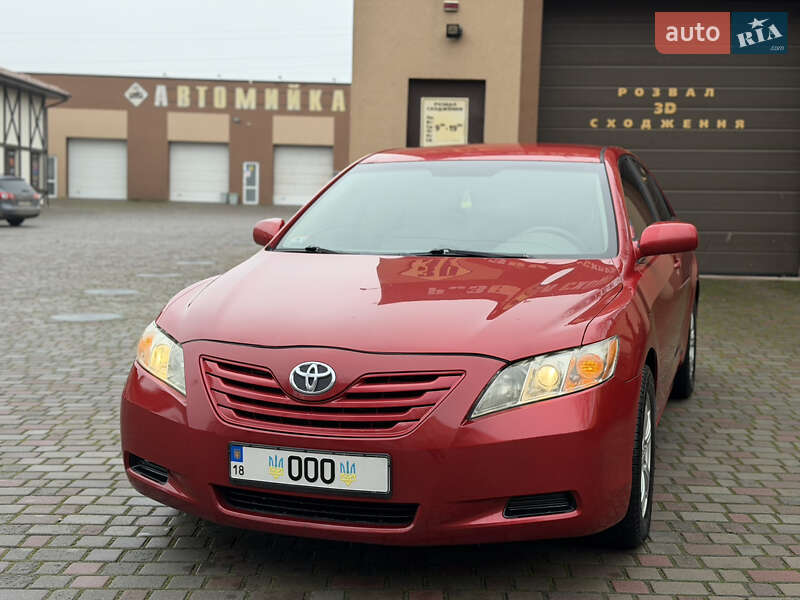 Седан Toyota Camry 2008 в Рівному