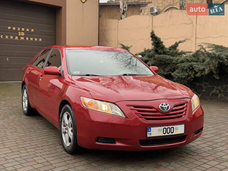 Седан Toyota Camry 2008 в Рівному