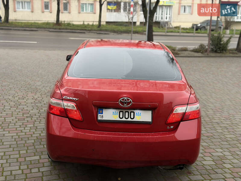 Седан Toyota Camry 2008 в Рівному
