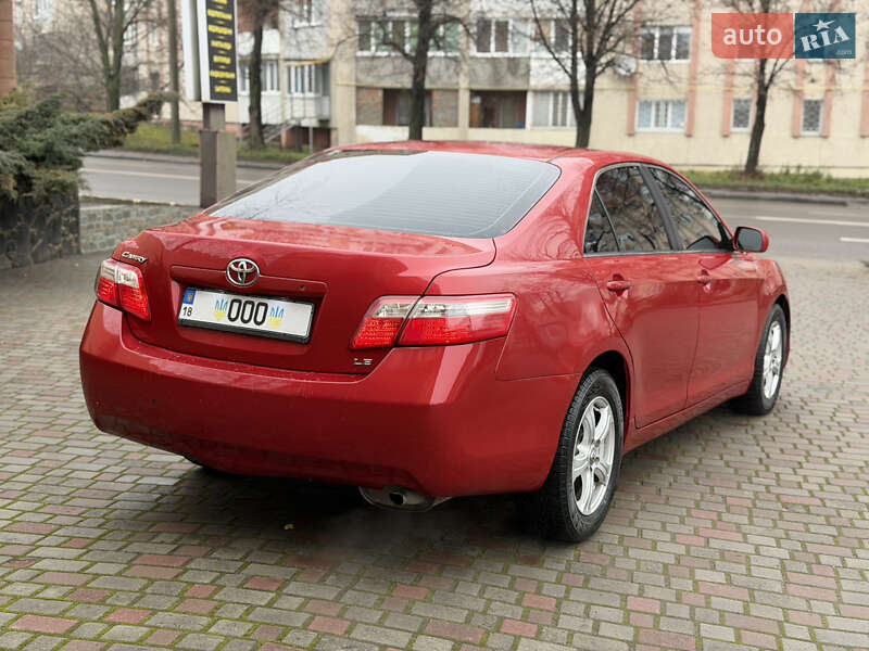 Седан Toyota Camry 2008 в Рівному