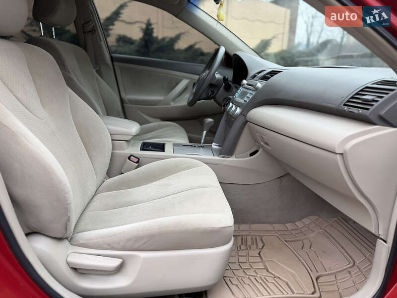 Седан Toyota Camry 2008 в Рівному