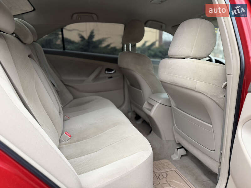 Седан Toyota Camry 2008 в Рівному