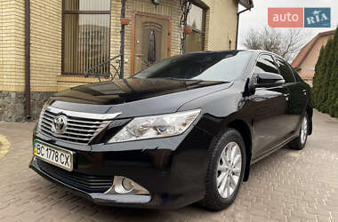 Седан Toyota Camry 2012 в Чернігові