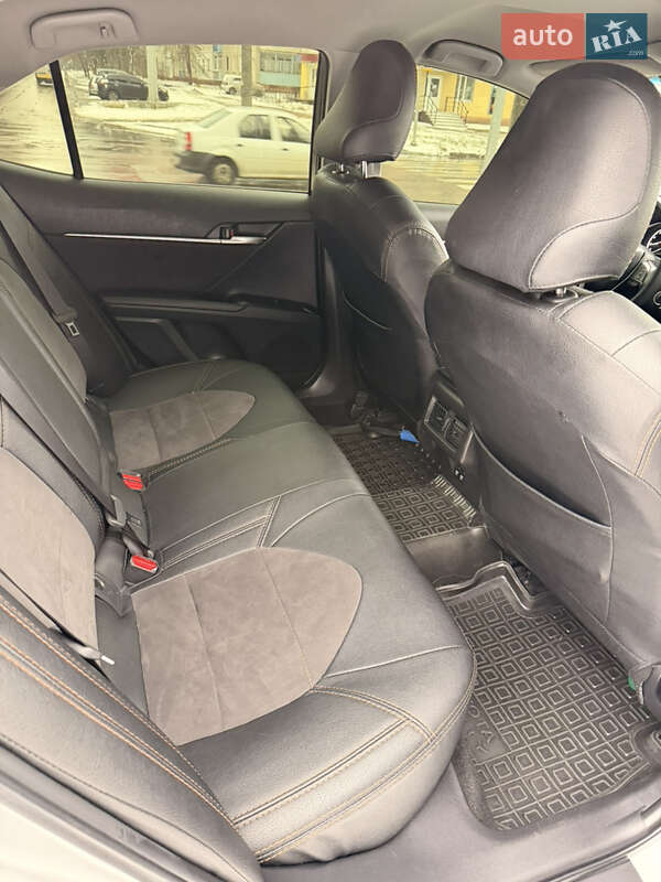 Седан Toyota Camry 2019 в Чернігові